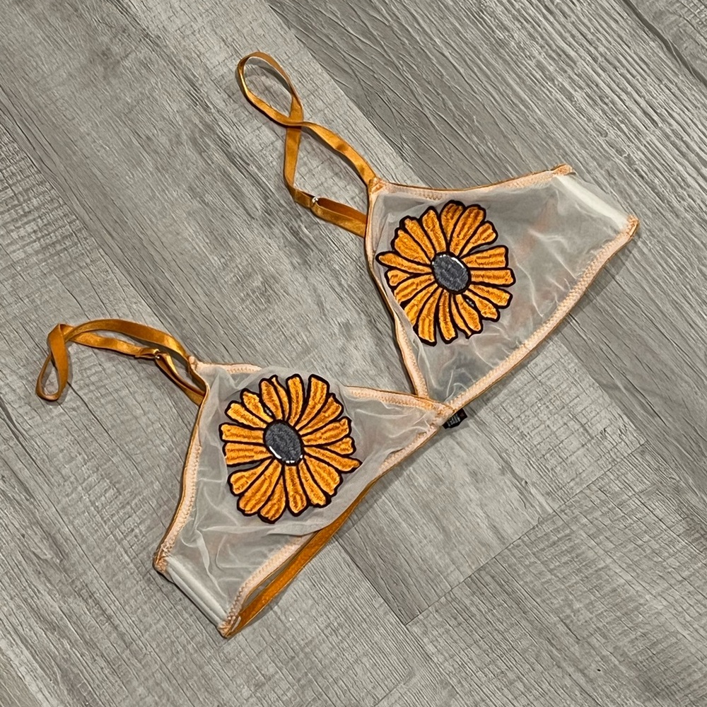 Flower bra